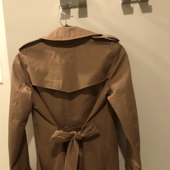 Classic tanned Burberry London trench coat. Excellent condition. - Picture 4 of 10